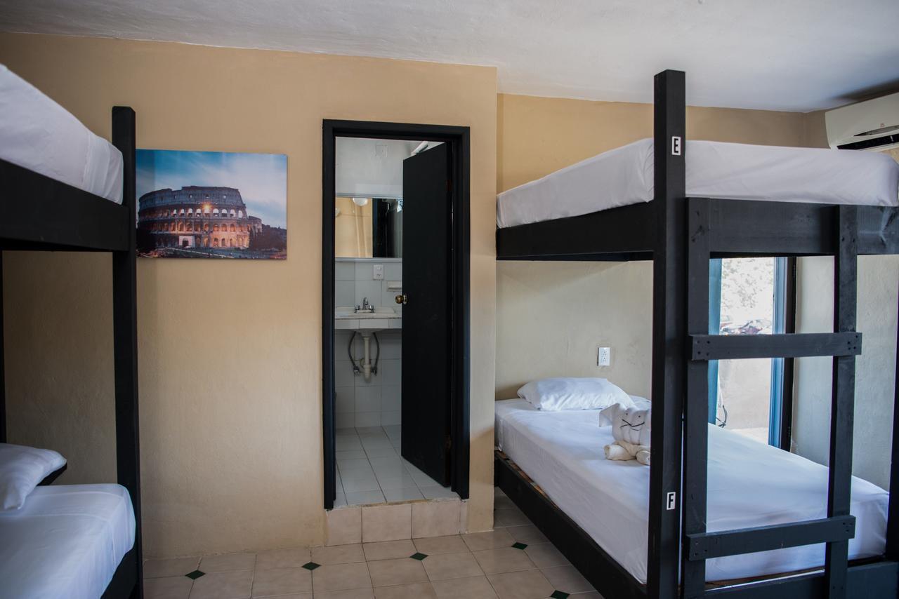 Deja Hostel Playa del Carmen Exteriör bild